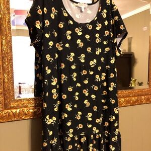 Dress , lightweight, short sleeves, very comfortable. Size 3 X .